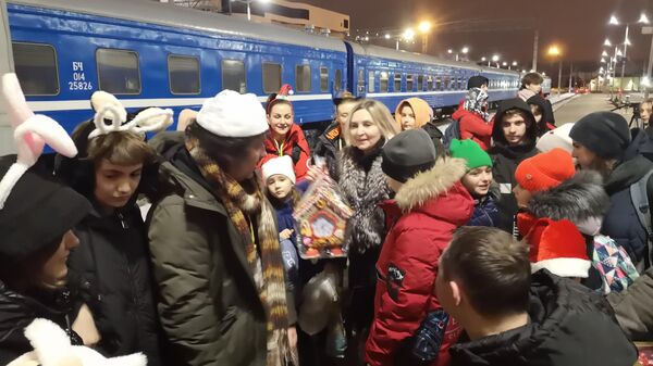 Дети из Горловки приехали на отдых в Беларусь - Sputnik Беларусь