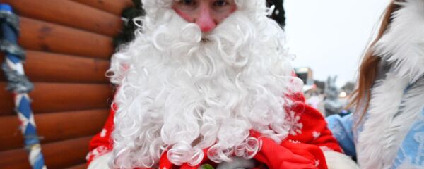 Дзед Мароз з цукеркамі Дзед Мароз з цукеркамі - Sputnik Беларусь