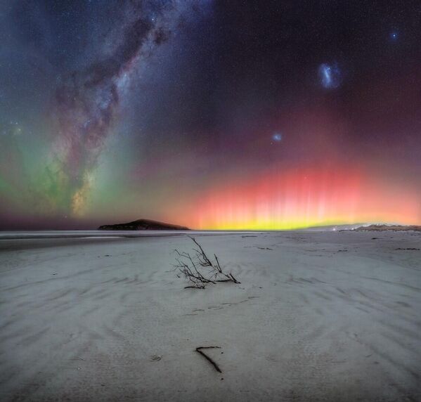 Каван Чай назвал свою работу &quot;Взрывы неба&quot;. Снимок сделан на пляже Тайари в Новой Зеландии. - Sputnik Беларусь