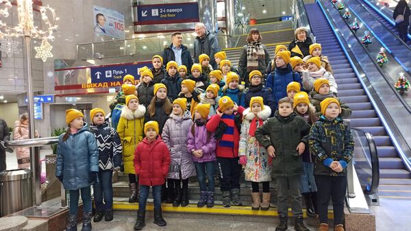 Школьники из Беларуси отправились на Кремлевскую елку - Sputnik Беларусь
