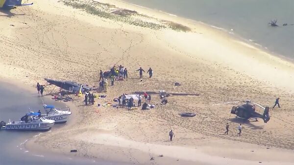 В Австралии два вертолета столкнулись над пляжем: есть жертвы - Sputnik Беларусь