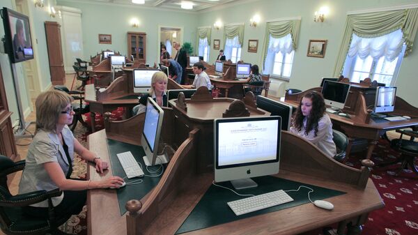 В электронном читальном зале Президентской библиотеки имени Б.Н.Ельцина - Sputnik Беларусь