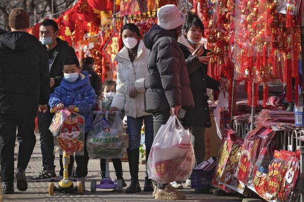 В Пекине повсюду новогодние открытки и украшения к году Кролика. - Sputnik Беларусь