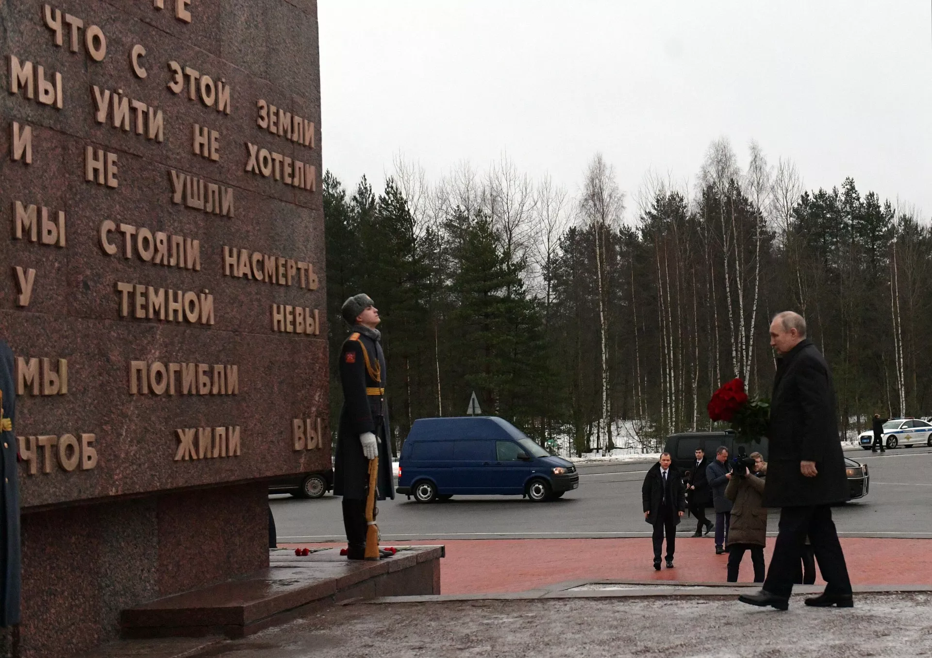 Президент РФ Владимир Путин возложил цветы к мемориалу в 80-й годовщины прорыва блокады Ленинграда Президент РФ Владимир Путин возложил цветы к мемориалу в 80-й годовщины прорыва блокады Ленинграда - Sputnik Беларусь, 1920, 18.01.2023