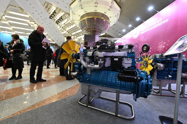 Минский моторный завод представил на выставке свой последний продукт – 6-цилиндровый газовый двигатель Д-262 для тракторов - Sputnik Беларусь