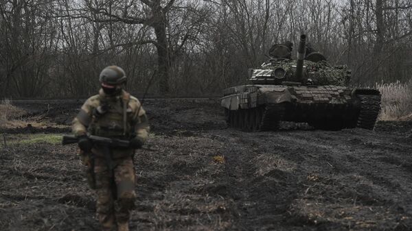 Работа танков Т-72Б в южном секторе специальной военной операции - Sputnik Беларусь