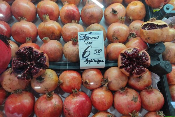 Овощи и фрукты на Комаровском рынке - Sputnik Беларусь