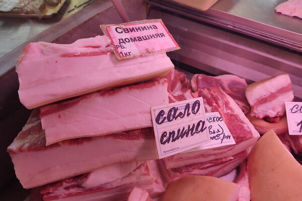 Сало и мясо на Комаровке - Sputnik Беларусь
