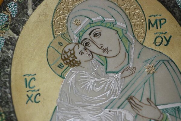Чудотворный образ Жировичской иконы Божьей Матери в камне на выставке в Минске - Sputnik Беларусь