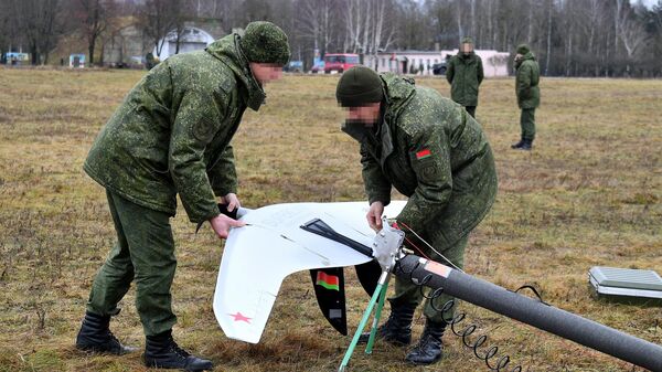 Военные в Беларуси осваивают квадрокоптеры  - Sputnik Беларусь