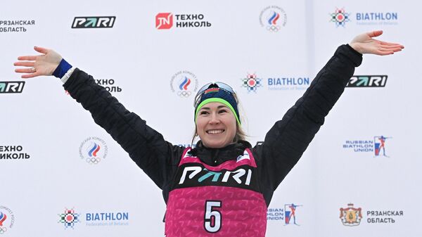 Олимпийская чемпионка по биатлону белоруска Динара Алимбекова-Смольская  - Sputnik Беларусь