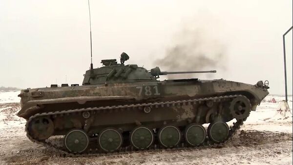 Военные отработали стрельбу из БМП на полигоне под Борисовом ― видео - Sputnik Беларусь