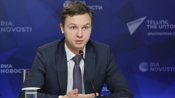 За полгода рынок перестроится: эксперт о санкциях против нефтепродуктов из РФ - Sputnik Беларусь