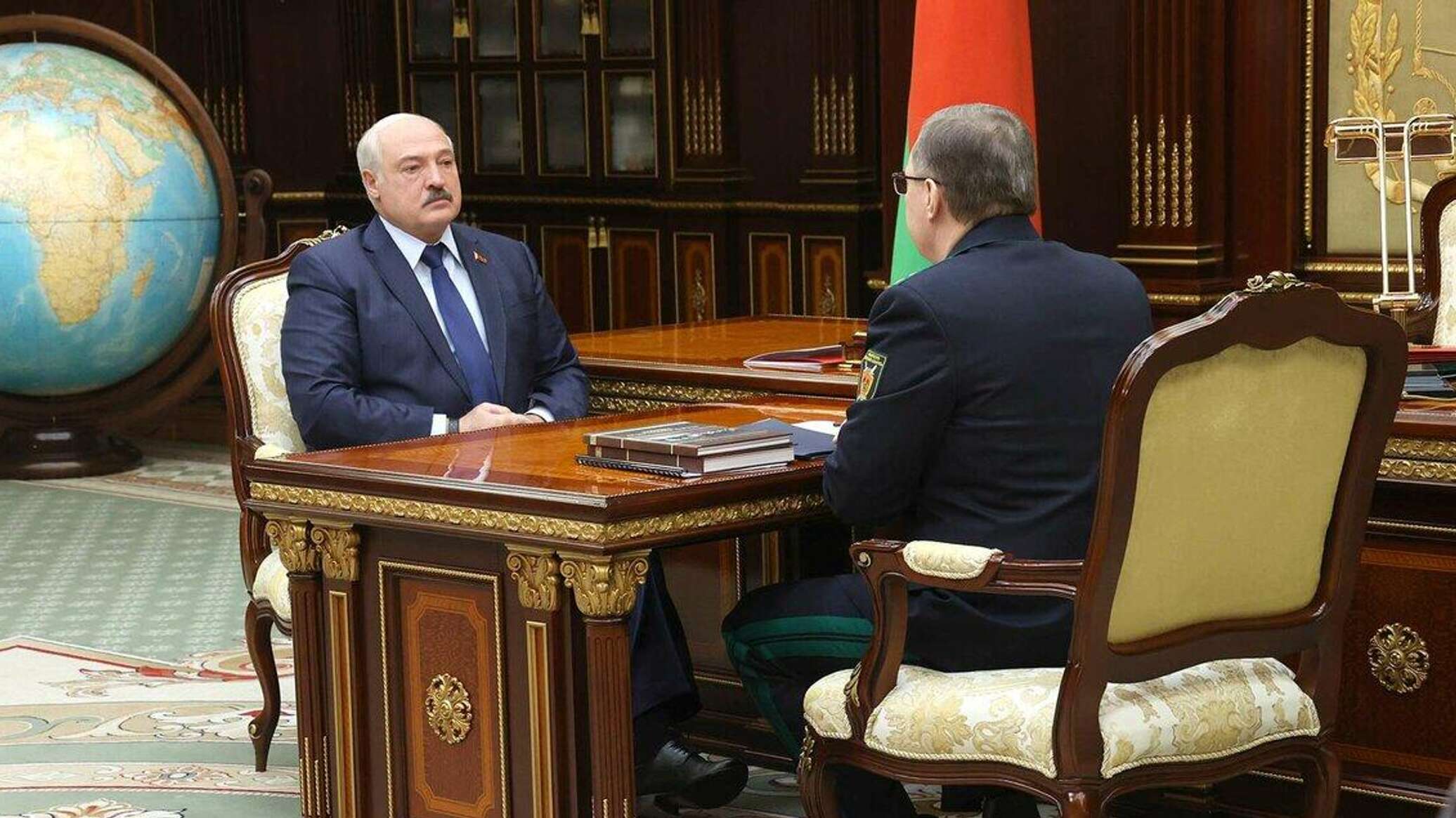 Лукашенко подписал указ о переводе. Лукашенко 2022.