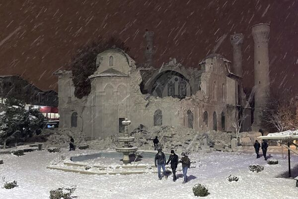 Мечеть, разрушенная землетрясением в Малатье, Турция. - Sputnik Беларусь