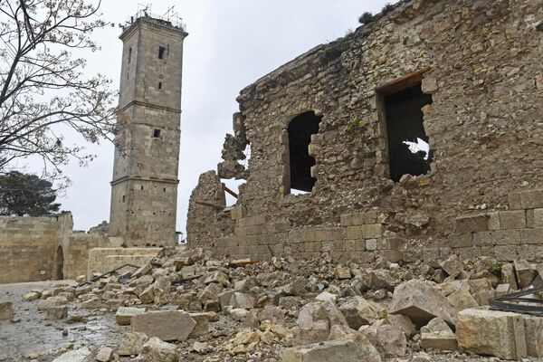 Древняя цитадель Алеппо, также входящая в список ЮНЕСКО, оказалась сильно повреждена в результате землетрясения, которое потрясло регион 6 февраля 2023 года. - Sputnik Беларусь