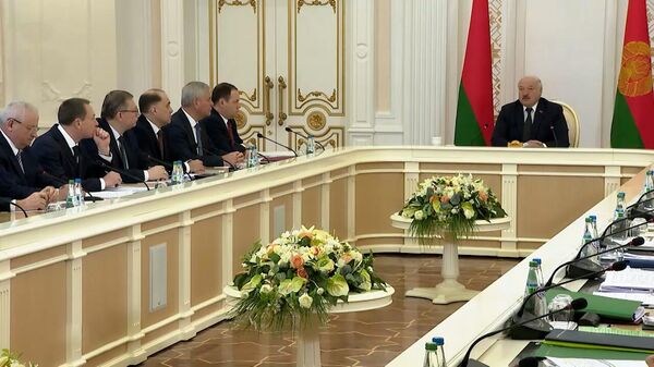 Лукашенко объяснил, почему свободный рынок не спасет мир — видео - Sputnik Беларусь