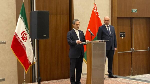 Посол Ирана Саид Яри и министр промышленности Беларуси Александр Рогожник - Sputnik Беларусь