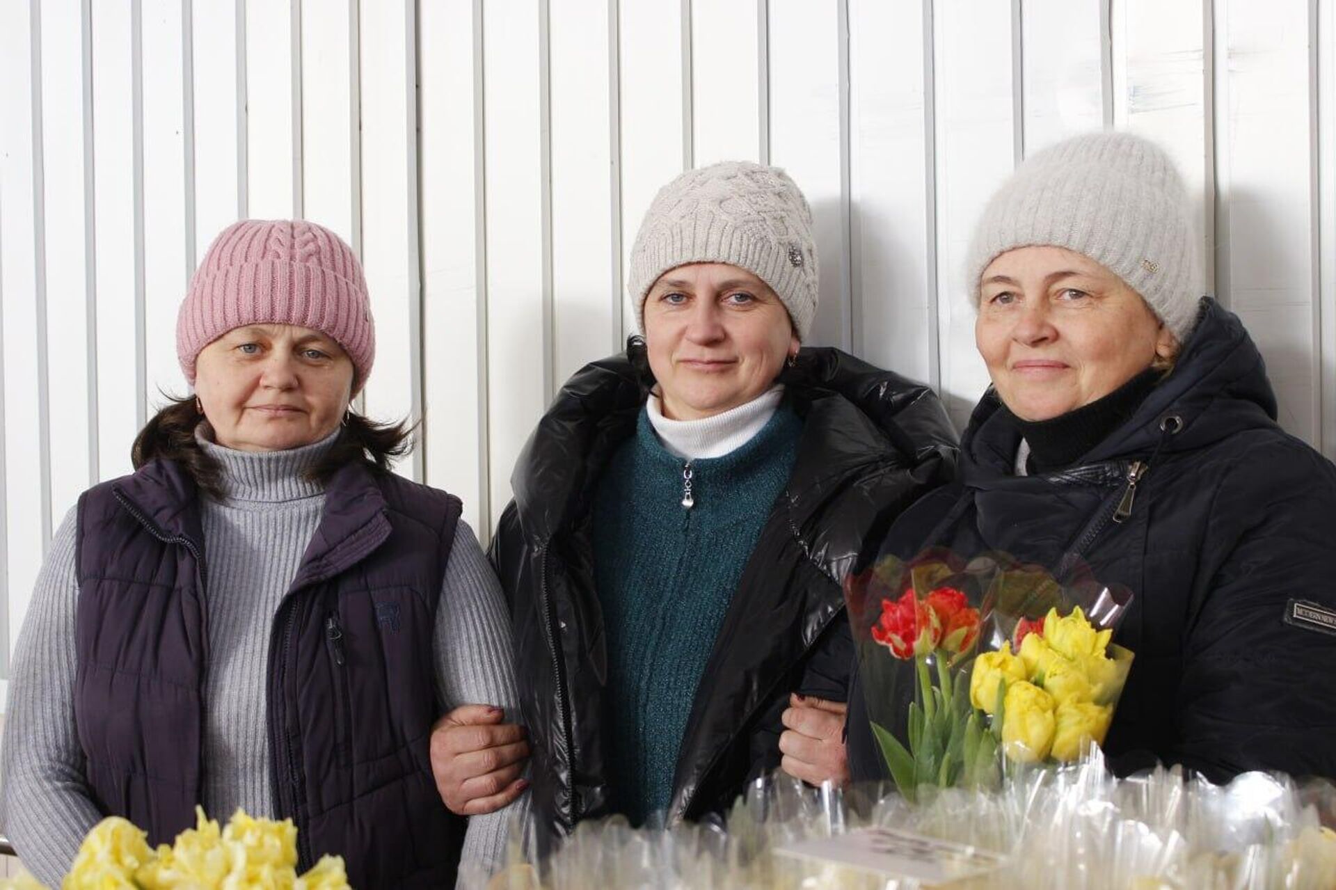 Три сестры из Пинского района выращивают, в основном, овощи и только весной – тюльпаны - Sputnik Беларусь, 1920, 14.02.2023