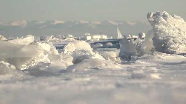 Разлом во льду: сейсмологи зафиксировали ледовой удар на Байкале ― видео - Sputnik Беларусь