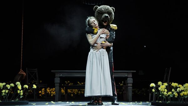 Сцена из спектакля Женя + Таня = любовь - Sputnik Беларусь