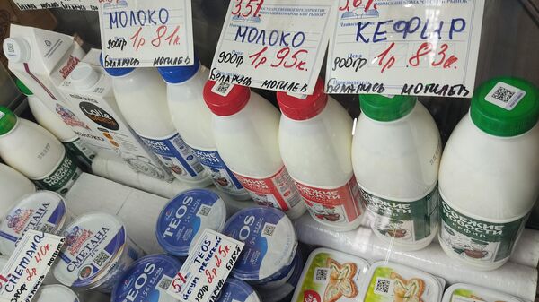 Молочная продукция на Комаровском рынке, архивное фото - Sputnik Беларусь