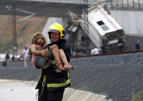 Крушение поезда в Сантьяго-де-Компостела произошло 24 июля 2013 года. Из 222 человек, находившихся в поезде, 79 человек погибли и около 140 получили ранения. - Sputnik Беларусь