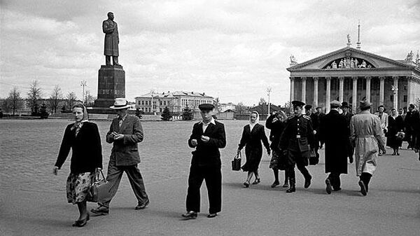 Монумент Сталину на Центральной площади Минска, 1953 год - Sputnik Беларусь