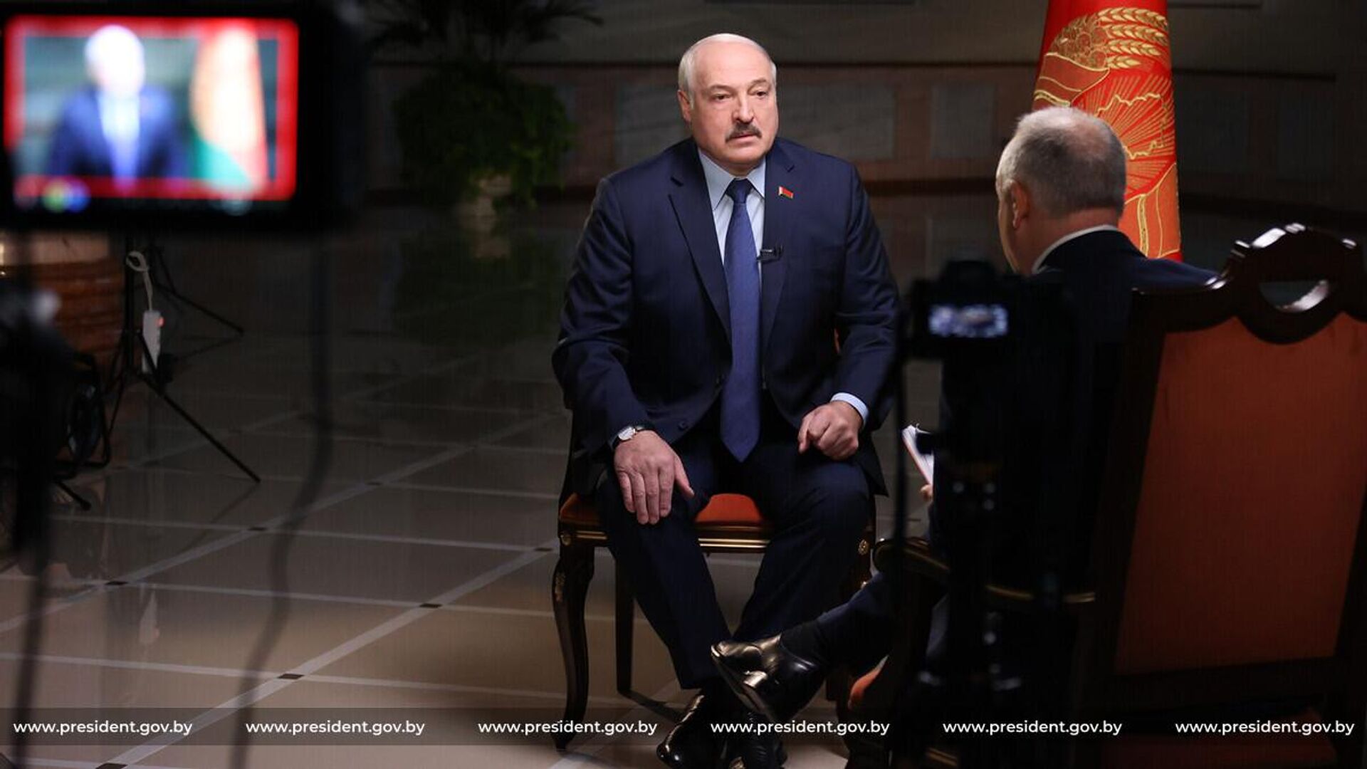 Президент Беларуси Александр Лукашенко 19 ноября дал интервью британской медиакомпании BBC - Sputnik Беларусь, 1920, 02.03.2023