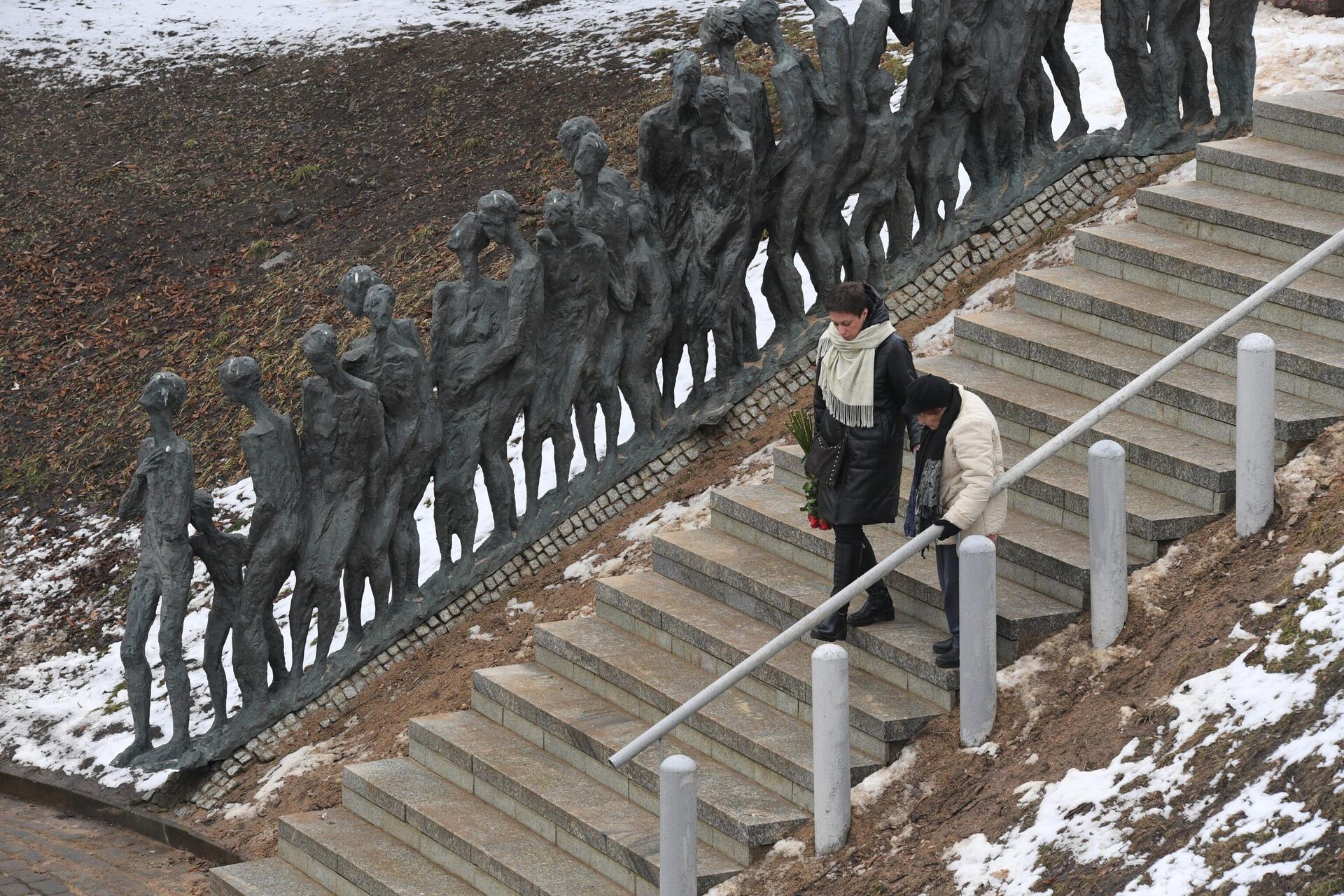 Траурное мероприятие на мемориале Яма в Минске в память о трагедии, которая произошла 2 марта 1942 года - Sputnik Беларусь, 1920, 02.03.2023