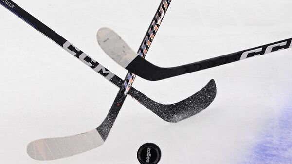 Игровой момент в матче регулярного чемпионата Континентальной хоккейной лиги сезона 2022/2023 - Sputnik Беларусь
