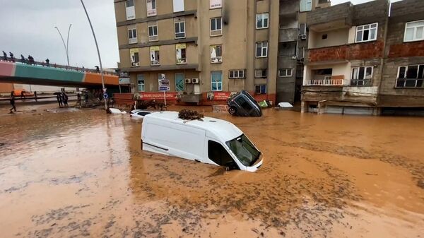 Новое бедствие: грязевой поток смыл дома на юго-востоке Турции ― видео - Sputnik Беларусь