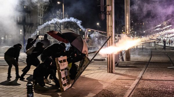 Столкновения демонстрантов с полицией в Нанте, Франция  - Sputnik Беларусь