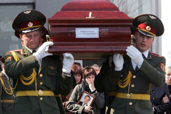 Торжественная церемония похорон на Восточном кладбище в Минске. - Sputnik Беларусь