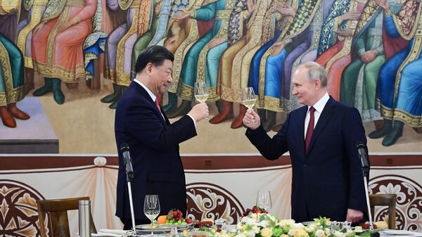 Президент РФ Владимир Путин и председатель КНР Си Цзиньпин на торжественном приеме в Грановитой палате Московского Кремля - Sputnik Беларусь