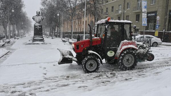 Уборка снега в Минске - Sputnik Беларусь