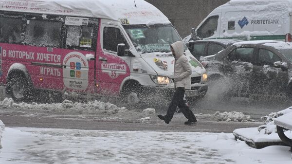 Транспарт у Мінску падчас снегападу - Sputnik Беларусь