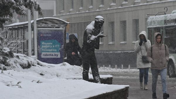 Транспорт в Минске во время снегопада - Sputnik Беларусь