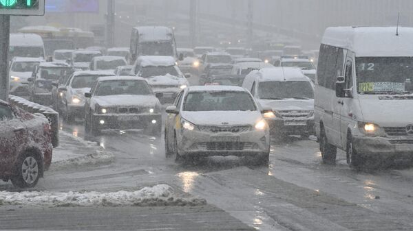 Транспорт в Минске во время снегопада - Sputnik Беларусь
