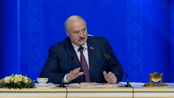 Лукашенко сравнил работу геев и натуралов во власти   - Sputnik Беларусь