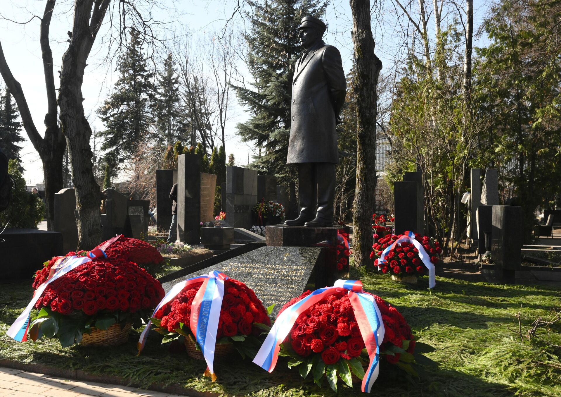 Памятник основателю ЛДПР Владимиру Жириновскому  - Sputnik Беларусь, 1920, 06.04.2023