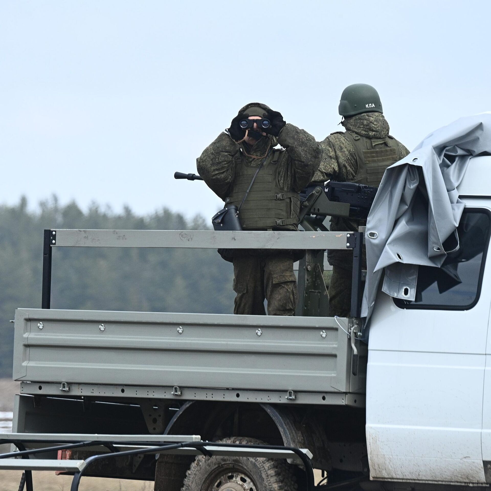 В лесу, траншее, городе: союзные войска учатся на практике - 06.04.2023,  Sputnik Беларусь