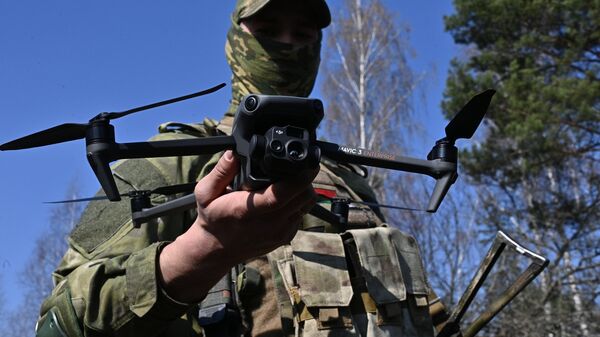 Применение беспилотников десантным подразделением сил специальных операций Беларуси - Sputnik Беларусь