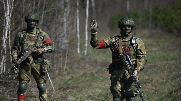 Белорусские десантники охраняют границу с Украиной ― видео - Sputnik Беларусь