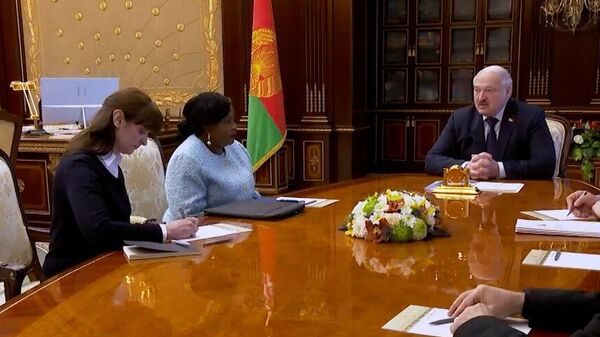 Першая лэдзі Зімбабвэ: Лукашэнка не толькі бацька, але і маці для краіны – відэа - Sputnik Беларусь