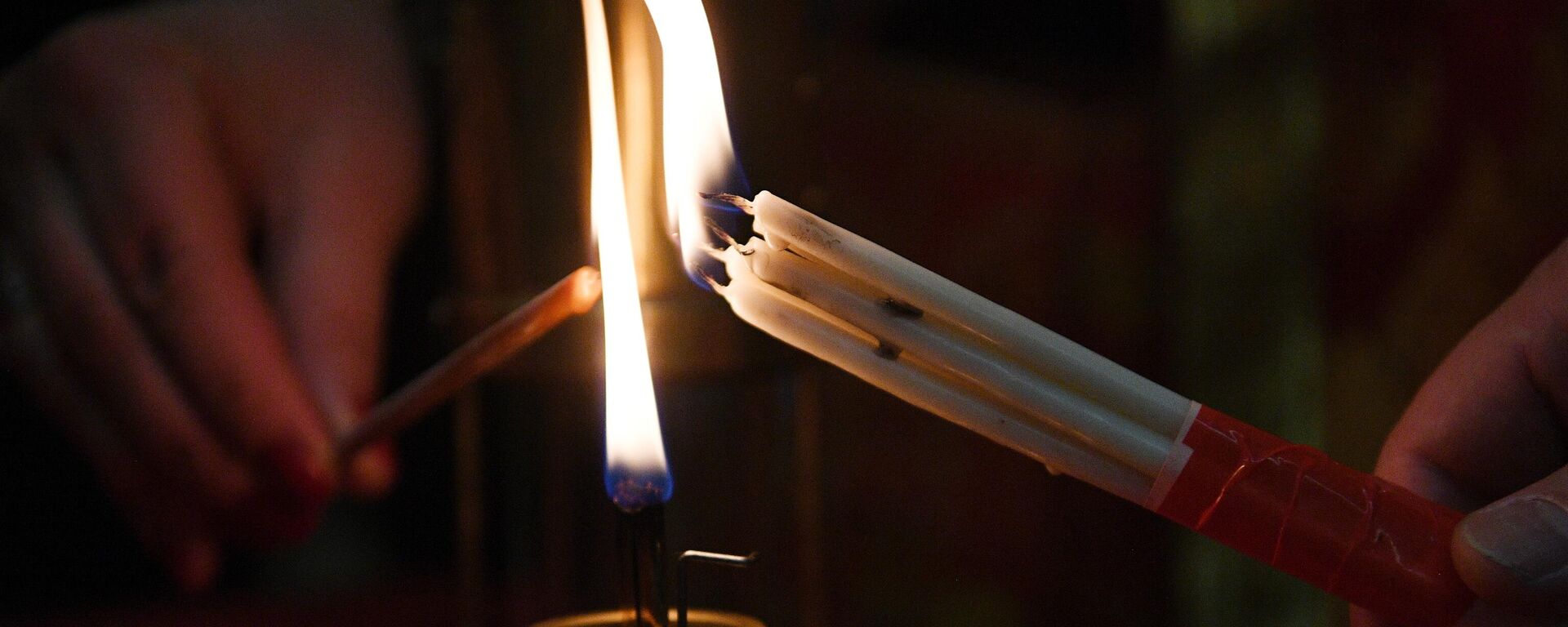 Встреча Благодатного огня в аэропорту Внуково - Sputnik Беларусь, 1920, 24.03.2026