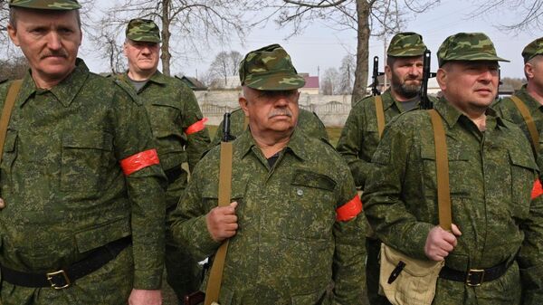 Атрад народнага апалчэння сфарміраваны з мясцовых жыхароў вёскі Глівін - Sputnik Беларусь
