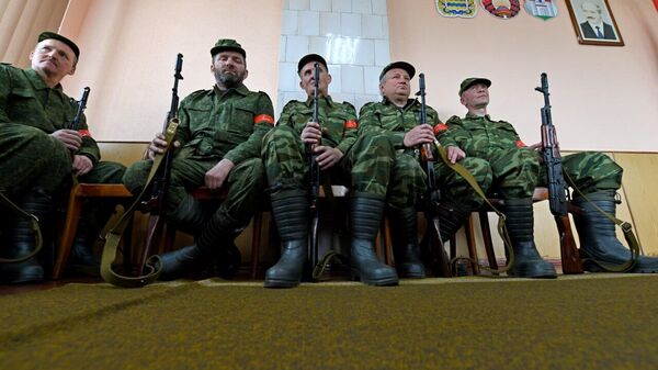 Отряд народного ополчения сформирован из местных жителей деревни Гливин Отряд народного ополчения сформирован из местных жителей деревни Гливин - Sputnik Беларусь