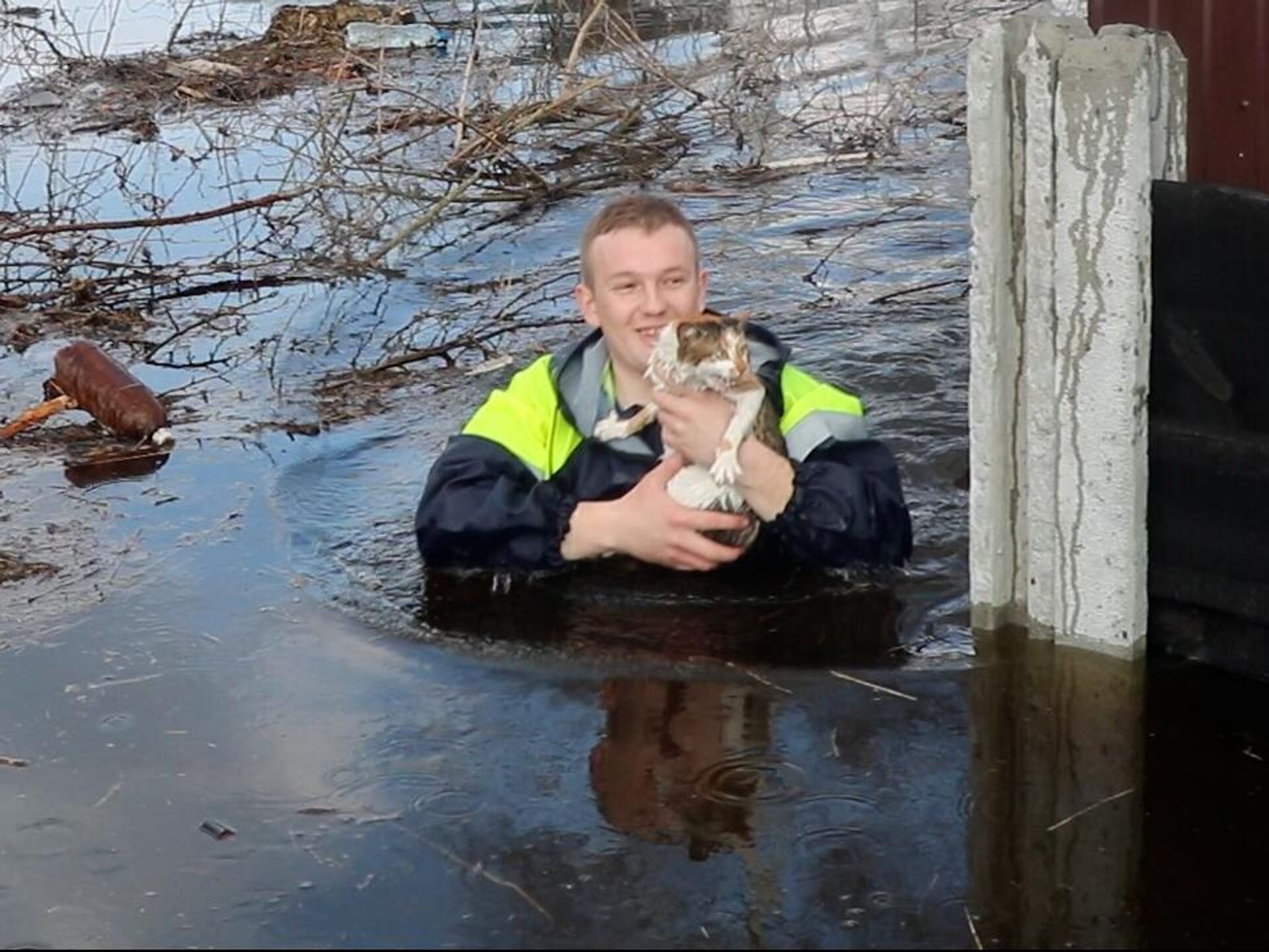 Подъем воды в гомеле. Паводок. Наводнение фото. Наводнения в России. Половодье фото.