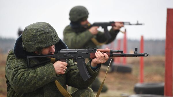Резервисты проходят этап боевого слаживания на полигоне в Брестской области - Sputnik Беларусь